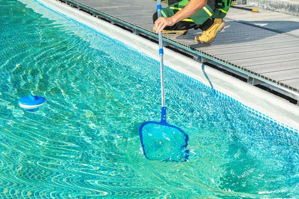 cleaning-swimming-pool-with-skimmer-net-resize.jpg cleaning-swimming-pool-with-skimmer-net-resize.jpg